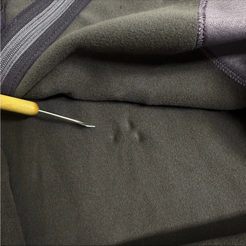 L.L. Bean Women's L REG Heathered Plum Zip Hoodie Thumb Holes Primaloft Fleece - Picture 13 of 13